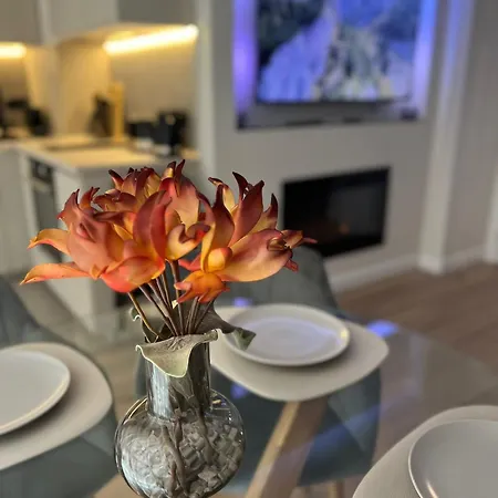 Apartment Elements Stylish 1bdr W High Speed Wifi And Work Space