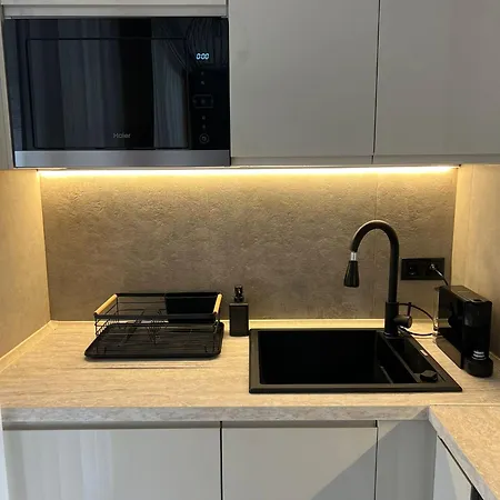 Elements Stylish 1bdr W High Speed Wifi And Work Space Apartment *